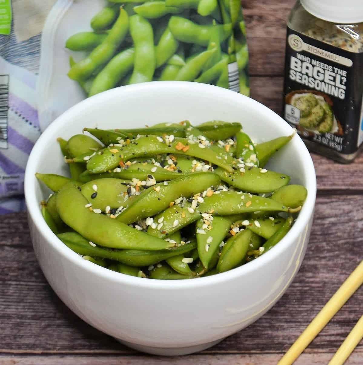 Steamed Edamame with Everything Bagel Seasoning - Jersey Girl Cooks