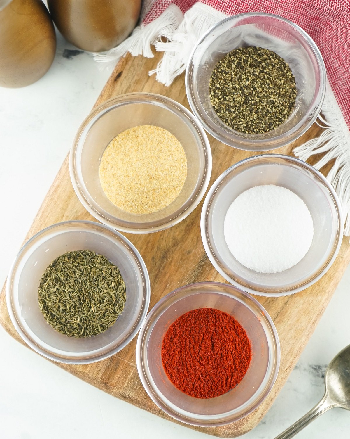 Ingredients needed for simple steak seasoning. 