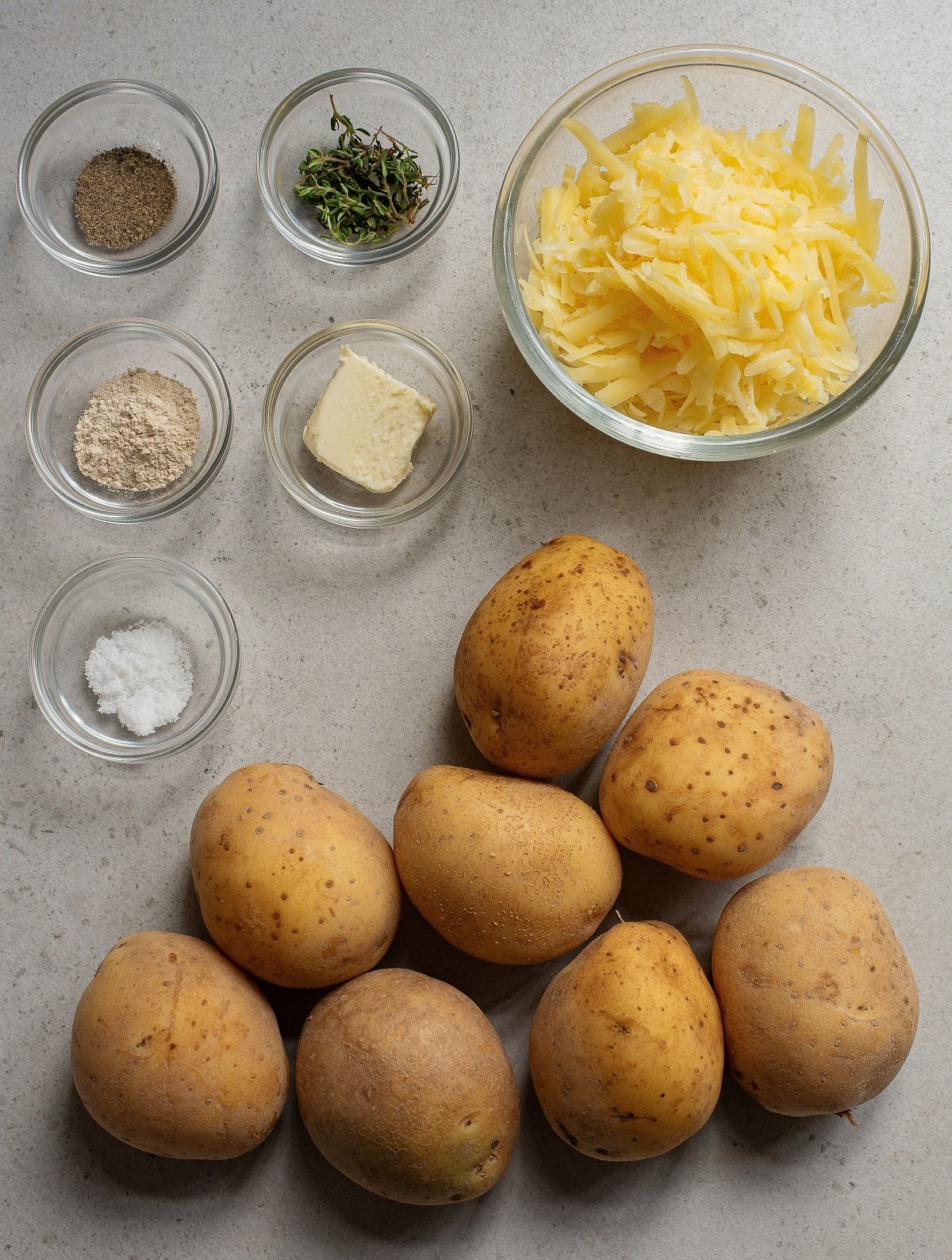 Ingredients needed for crispy smashed potatoes with cheese. 