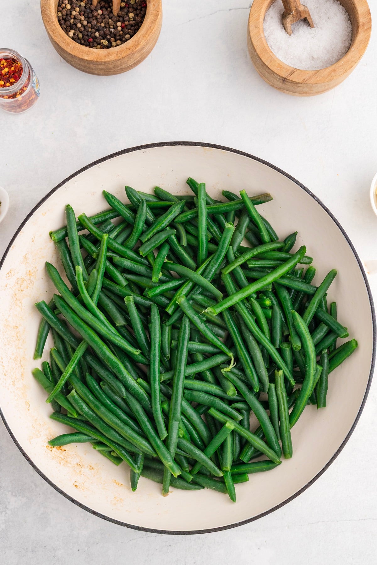 Sauteed green beans in a skillet. 